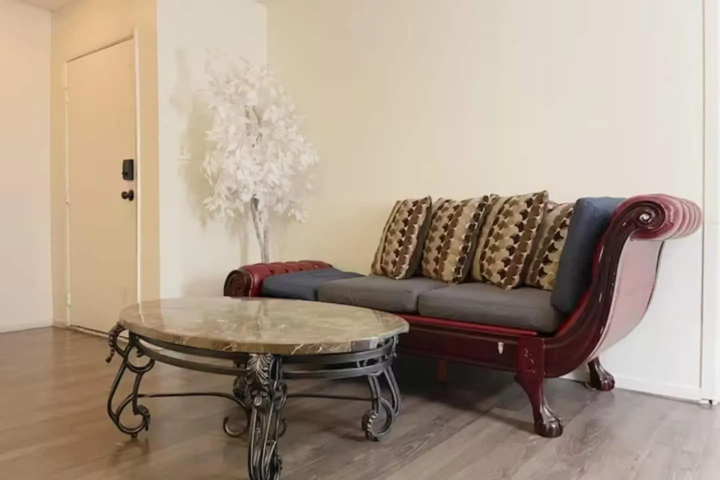 Дом отдыха 2 Or 3 Bedroom Condo Walk To Mgm Casino And Strip Лас-Вегас